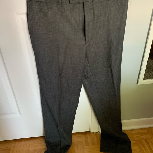 Gray men’s suit (BLAZER AND PANTS INCLUDED) - Picture 6 of 7